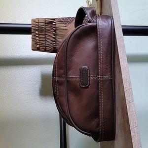 Fossil unisex quality distressed brown leather toiletry bag. Warm Notes